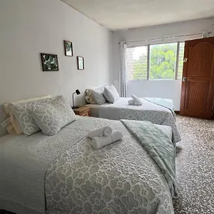 Casa Azalea Habitación en casa particular